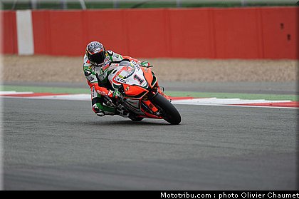 sbk_biaggi_010_angleterre_silverstone_2011.jpg
