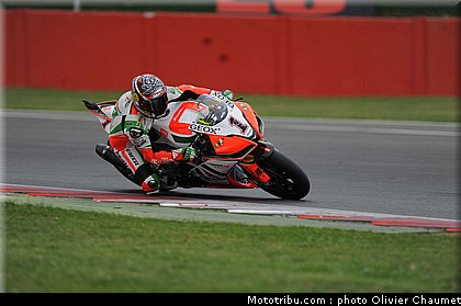 sbk_biaggi_011_angleterre_silverstone_2011.jpg