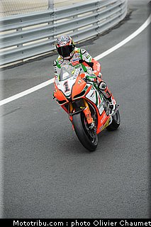 sbk_biaggi_012_angleterre_silverstone_2011.jpg