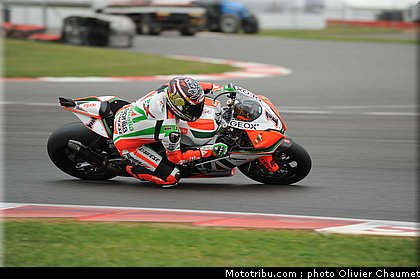 sbk_biaggi_013_angleterre_silverstone_2011.jpg