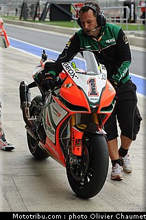 sbk_biaggi_015_angleterre_silverstone_2011.jpg
