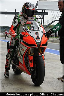 sbk_biaggi_016_angleterre_silverstone_2011.jpg