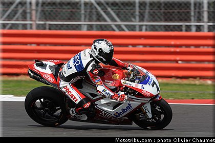 sbk_checa_001_angleterre_silverstone_2011.jpg