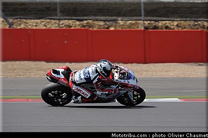 sbk_checa_003_angleterre_silverstone_2011.jpg
