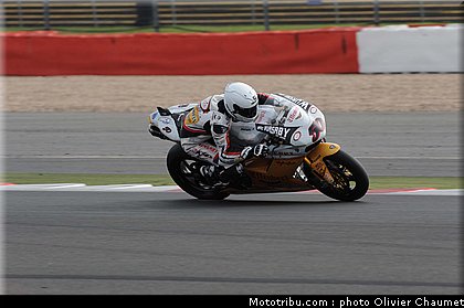 sbk_guintoli_004_angleterre_silverstone_2011.jpg