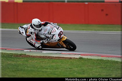 sbk_guintoli_007_angleterre_silverstone_2011.jpg