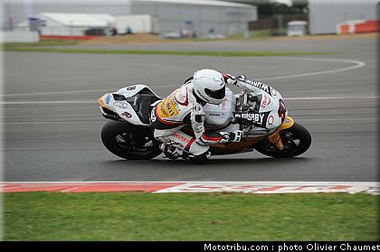 sbk_guintoli_008_angleterre_silverstone_2011.jpg