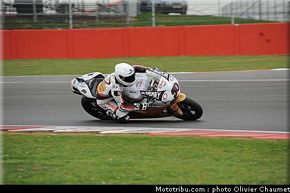 sbk_guintoli_009_angleterre_silverstone_2011.jpg