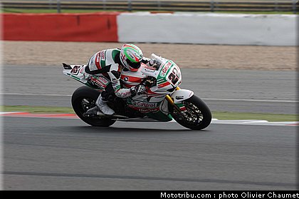 sbk_lowes_a_001_angleterre_silverstone_2011.jpg