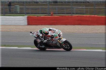 sbk_lowes_a_002_angleterre_silverstone_2011.jpg