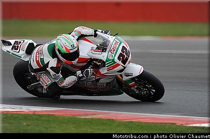 sbk_lowes_a_003_angleterre_silverstone_2011.jpg