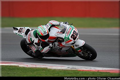 sbk_lowes_a_004_angleterre_silverstone_2011.jpg