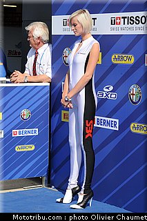 sbk_pitbabe_002_angleterre_silverstone_2011.jpg