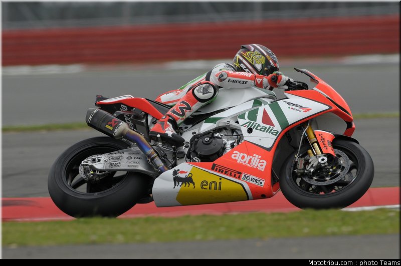 sbk_biaggi_001_angleterre_silverstone_2011