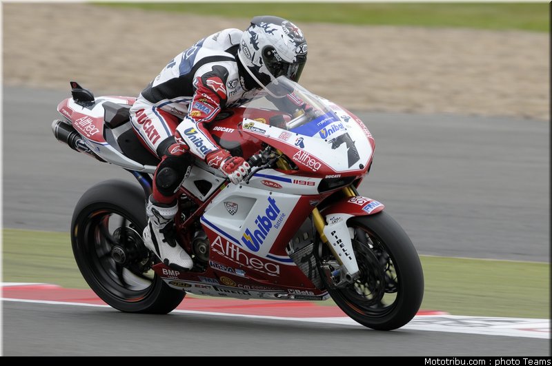 sbk_checa_005_angleterre_silverstone_2011