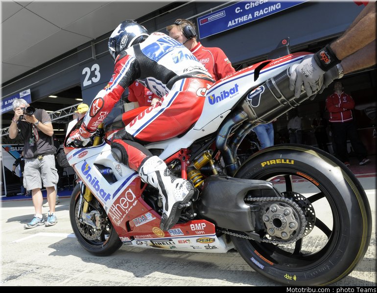 sbk_checa_006_angleterre_silverstone_2011