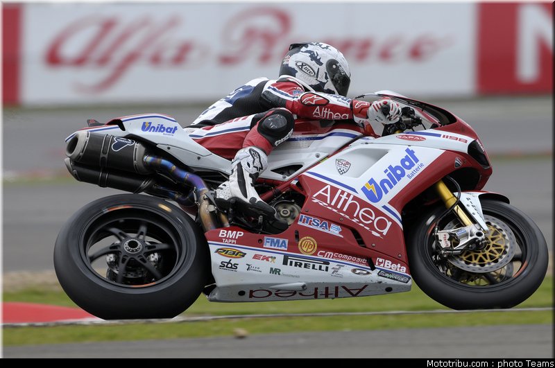 sbk_checa_014_angleterre_silverstone_2011