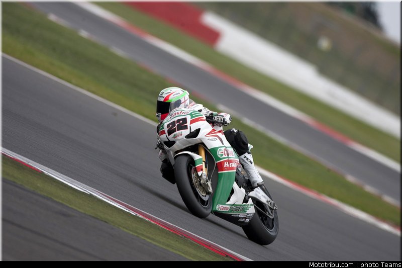 sbk_lowes_a_002_angleterre_silverstone_2011