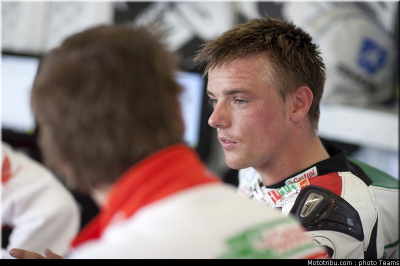sbk_lowes_a_009_angleterre_silverstone_2011