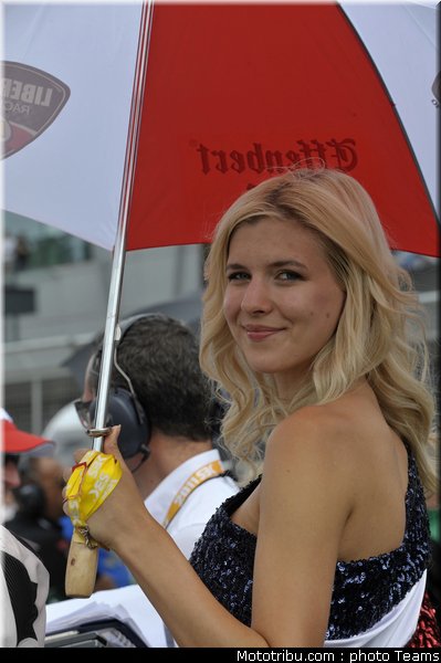 sbk_pitbabe_008_angleterre_silverstone_2011