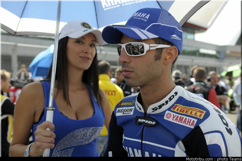 sbk_pitbabe_011_angleterre_silverstone_2011