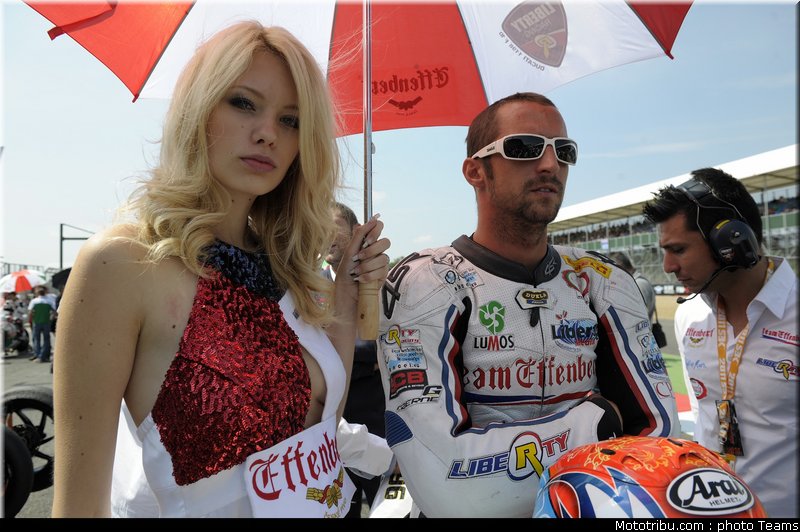 sbk_pitbabe_012_angleterre_silverstone_2011