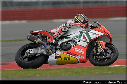 sbk_biaggi_001_angleterre_silverstone_2011.jpg
