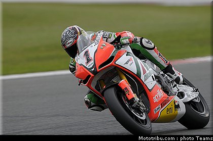 sbk_biaggi_002_angleterre_silverstone_2011.jpg