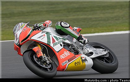 sbk_biaggi_005_angleterre_silverstone_2011.jpg