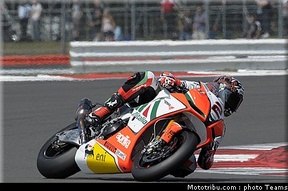 sbk_camier_003_angleterre_silverstone_2011.jpg