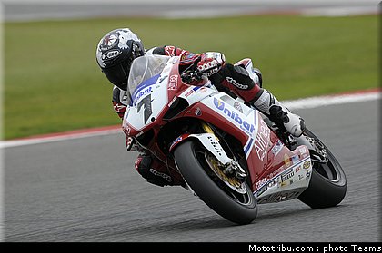 sbk_checa_004_angleterre_silverstone_2011.jpg