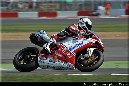 sbk_checa_010_angleterre_silverstone_2011.jpg