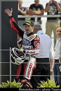 sbk_checa_012_angleterre_silverstone_2011.jpg