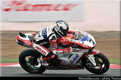 sbk_checa_015_angleterre_silverstone_2011.jpg