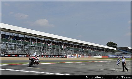 sbk_checa_019_angleterre_silverstone_2011.jpg