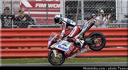 sbk_checa_020_angleterre_silverstone_2011.jpg