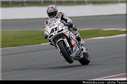 sbk_haga_004_angleterre_silverstone_2011.jpg