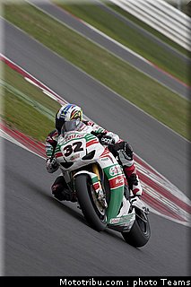 sbk_lai_001_angleterre_silverstone_2011.jpg