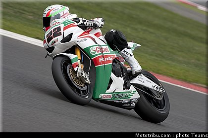 sbk_lowes_a_006_angleterre_silverstone_2011.jpg
