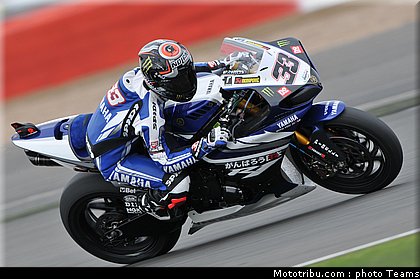 sbk_melandri_004_angleterre_silverstone_2011.jpg