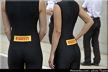 sbk_pitbabe_009_angleterre_silverstone_2011.jpg