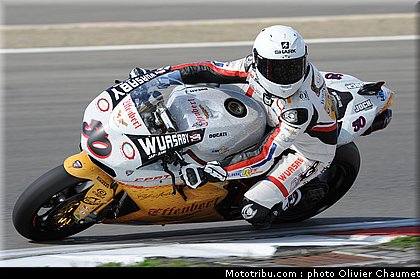 sbk_guintoli_005_allemagne_nurburgring_2011.jpg