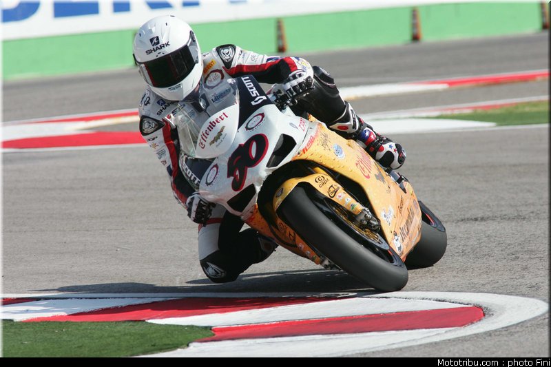 sbk_guintoli_005_italie_imola_2011