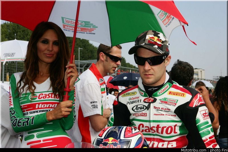 sbk_pitbabe_029_italie_imola_2011