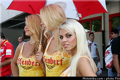 sbk_pitbabe_003_italie_imola_2011.jpg