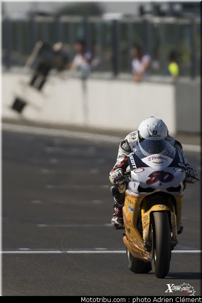 sbk_guintoli_007_france_magny_cours_2011