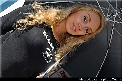 sbk_pitbabe_006_france_magny_cours_2011.jpg