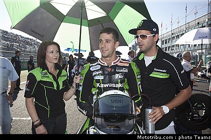 sbk_pitbabe_014_france_magny_cours_2011.jpg