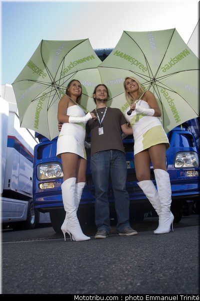 sbk_pitbabe_03_france_magny_cours_2011