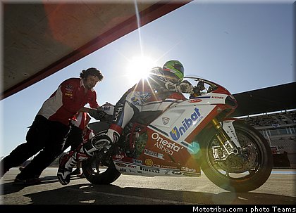 sbk_giugliano_001_portugal_portimao_2011.jpg